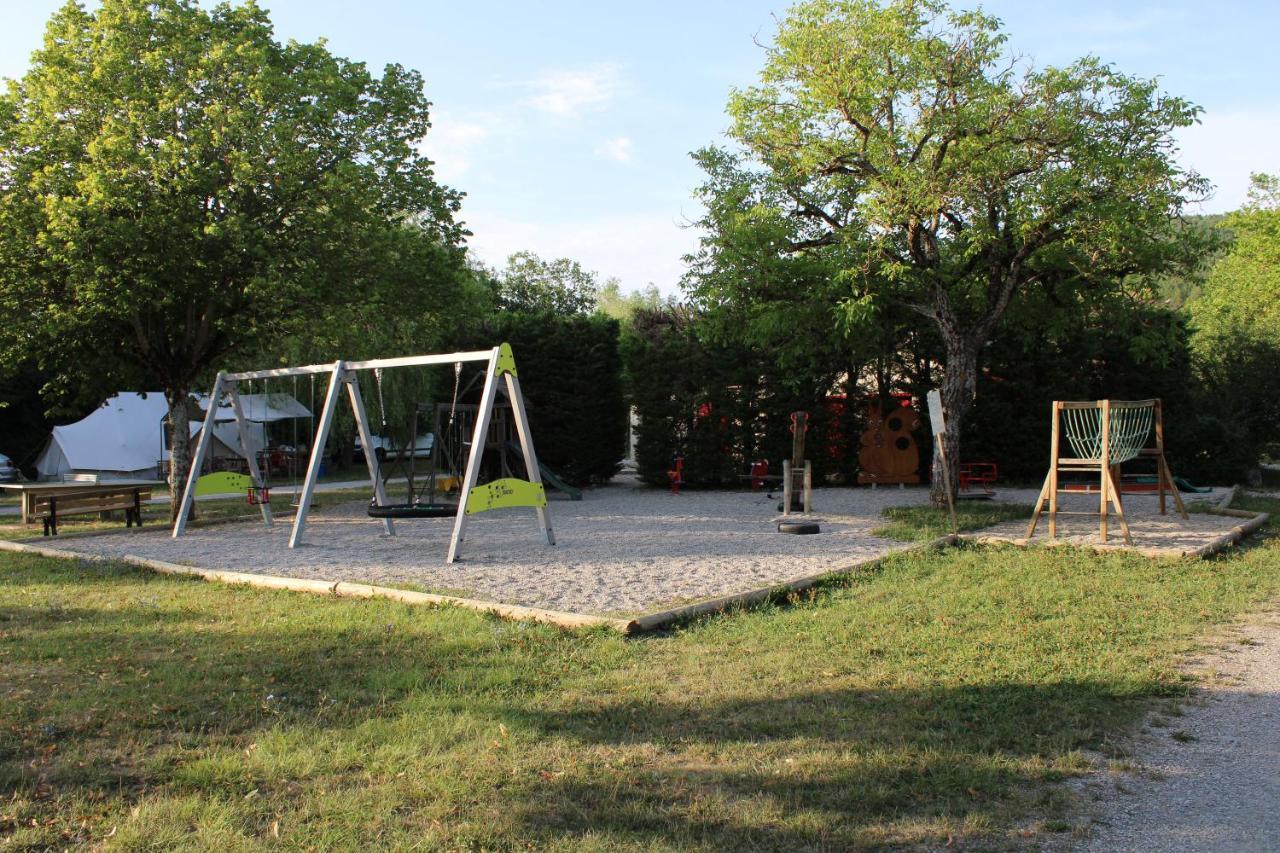 Habitat Createur - Hebergements Insolites Au Camping Municipal "Les Ecureuils" Recoubeau-Jansac Exteriör bild