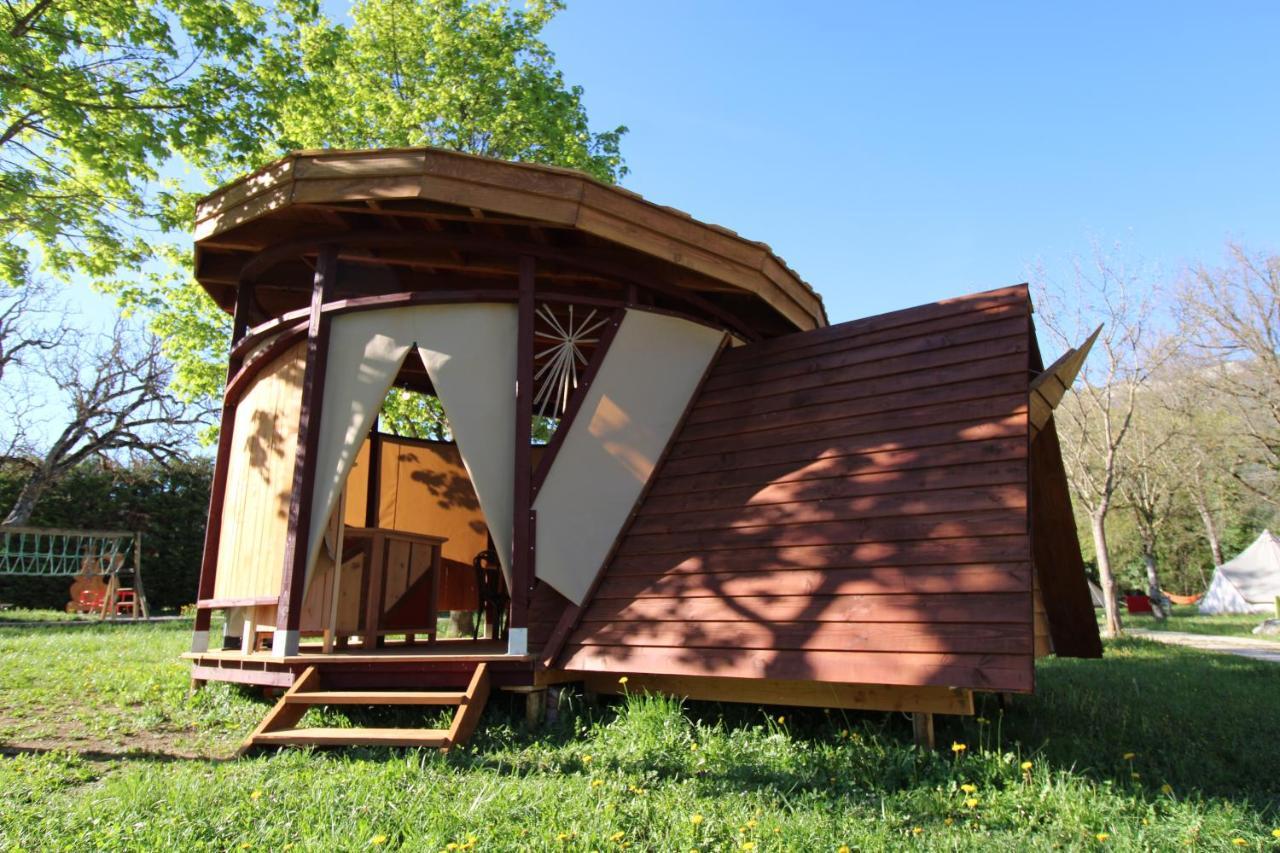 Habitat Createur - Hebergements Insolites Au Camping Municipal "Les Ecureuils" Recoubeau-Jansac Exteriör bild