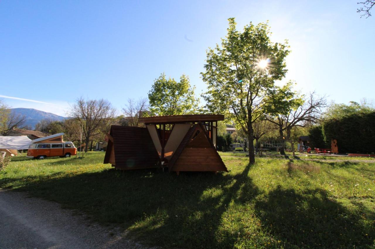 Habitat Createur - Hebergements Insolites Au Camping Municipal "Les Ecureuils" Recoubeau-Jansac Exteriör bild