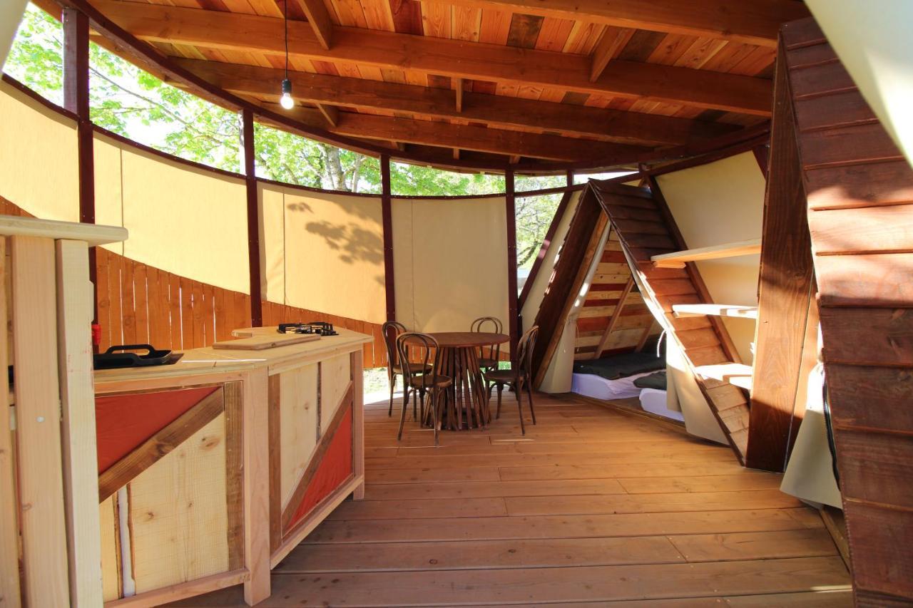 Habitat Createur - Hebergements Insolites Au Camping Municipal "Les Ecureuils" Recoubeau-Jansac Exteriör bild