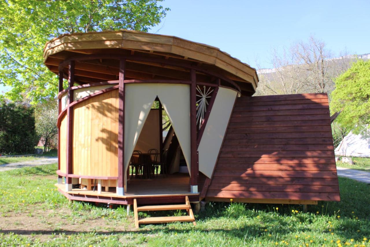 Habitat Createur - Hebergements Insolites Au Camping Municipal "Les Ecureuils" Recoubeau-Jansac Exteriör bild