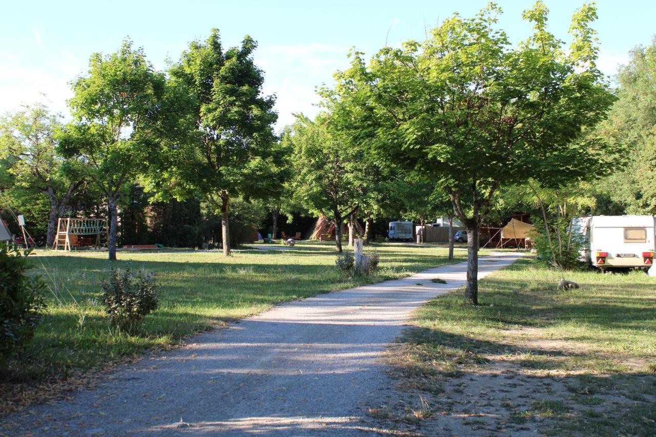 Habitat Createur - Hebergements Insolites Au Camping Municipal "Les Ecureuils" Recoubeau-Jansac Exteriör bild