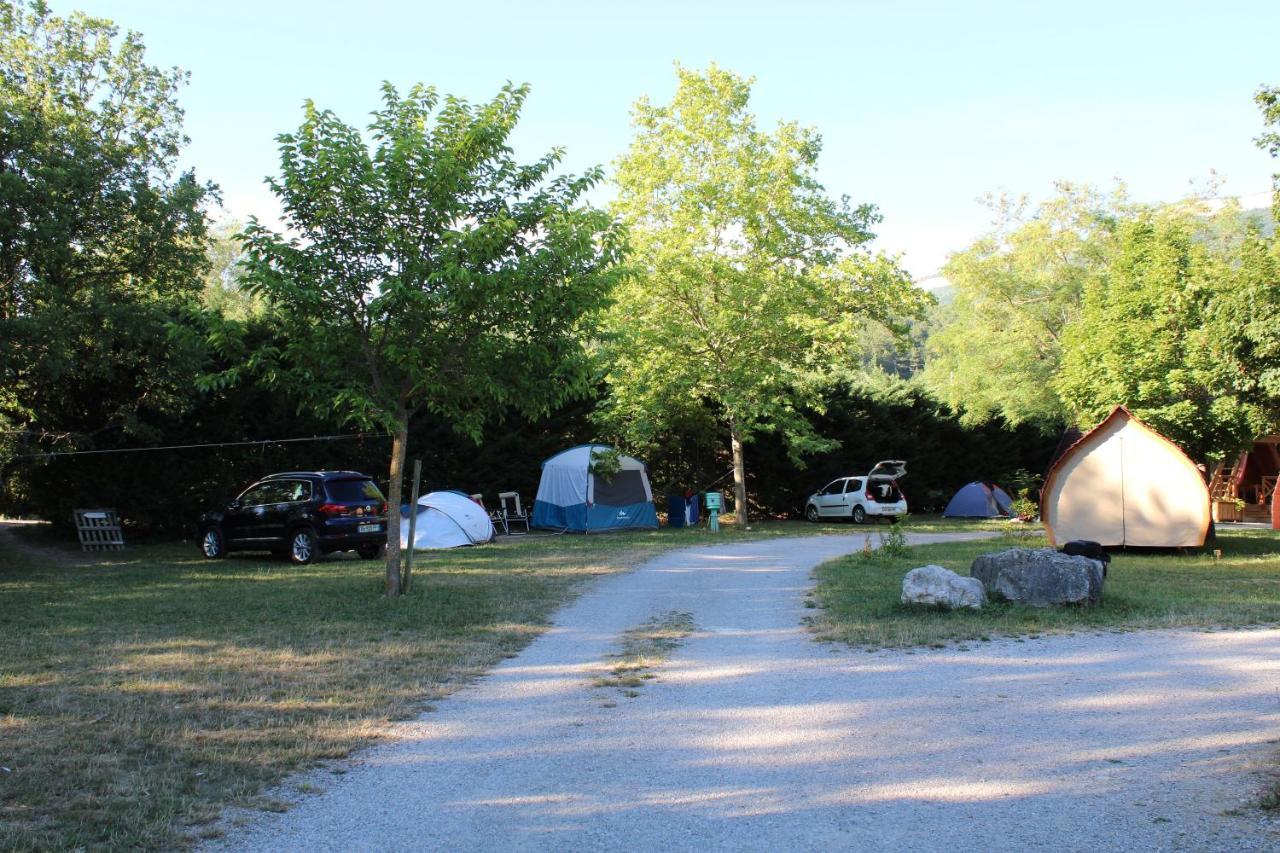 Habitat Createur - Hebergements Insolites Au Camping Municipal "Les Ecureuils" Recoubeau-Jansac Exteriör bild